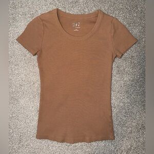 24/7 Maurice’s Women's Goldish Brown Short Sleeve Tee